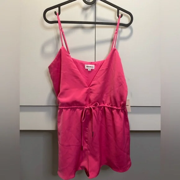 BNWT Revolve Superdown Austin Deep V Romper - Picture 3 of 6